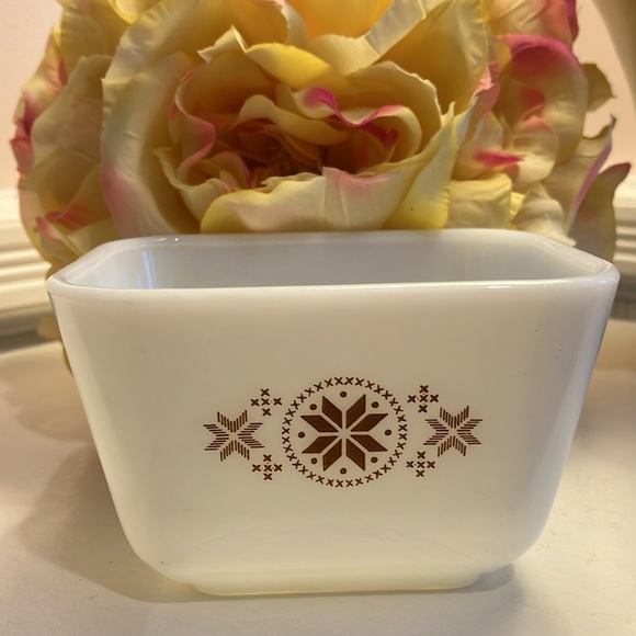 Vintage Pyrex Town and Country Refrigerator Dish #501, 1 1/2 Cups - Picture 6 of 7